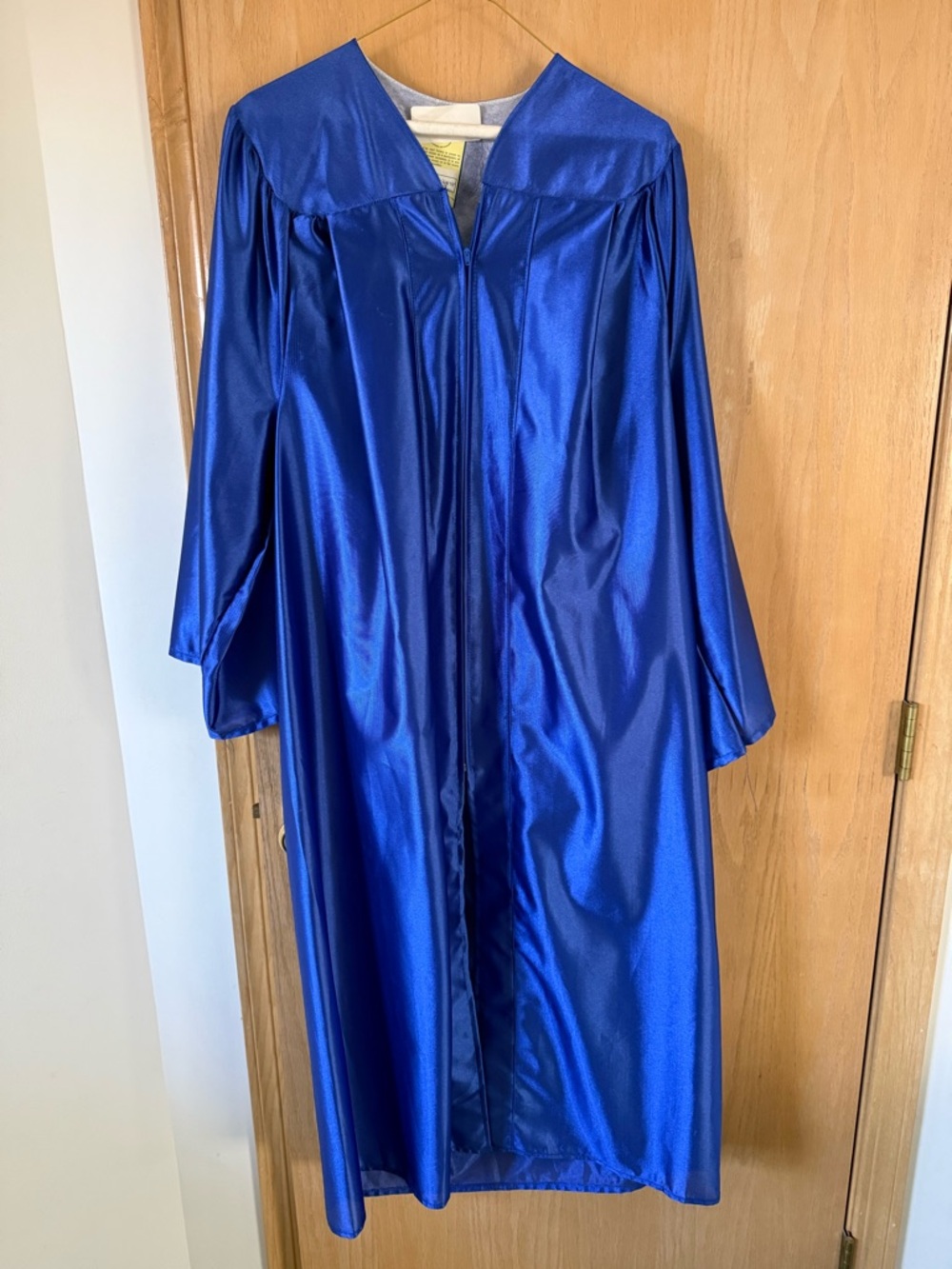 Middle School Graduation Gown – Gently Used, Fits Tall Students